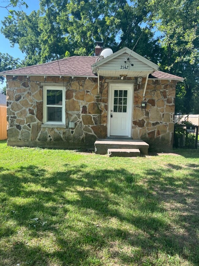 Primary Photo - 1 bedroom/1 bathroom house