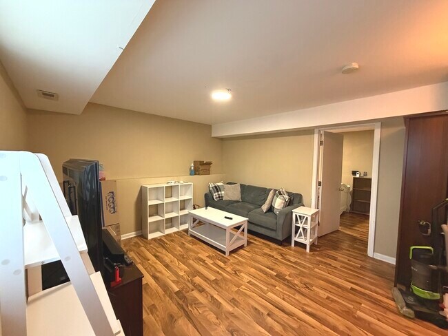 Building Photo - 301 Cherrywood Ct