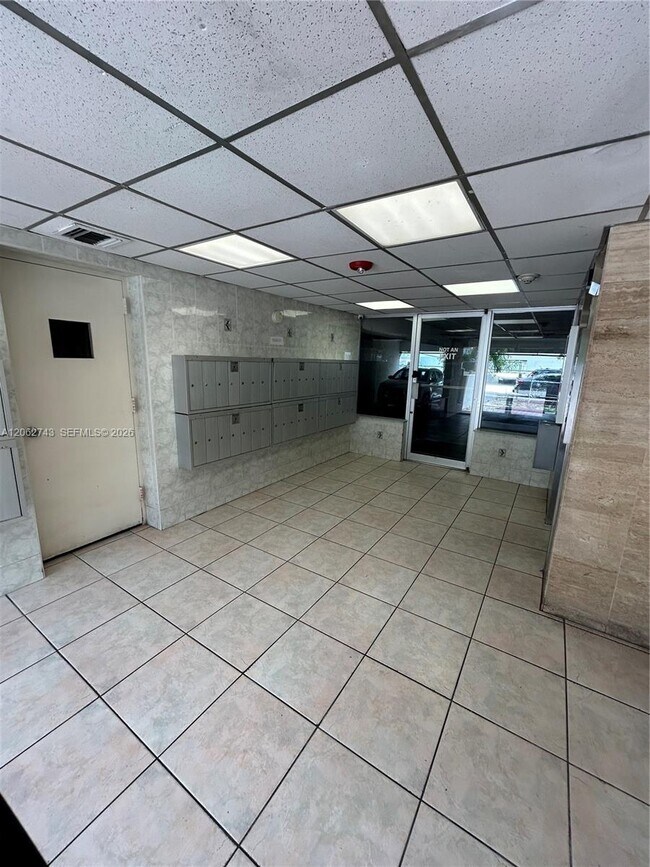 Building Photo - 1225 NE 124th St