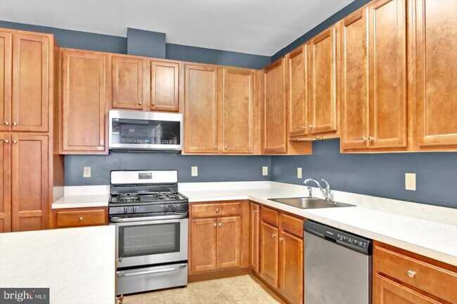 Building Photo - 7 Rowand Way E