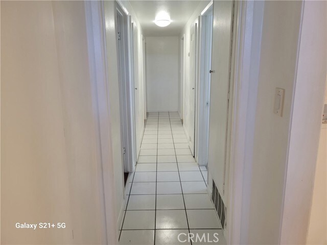 Building Photo - 937 N Iroquois Ave