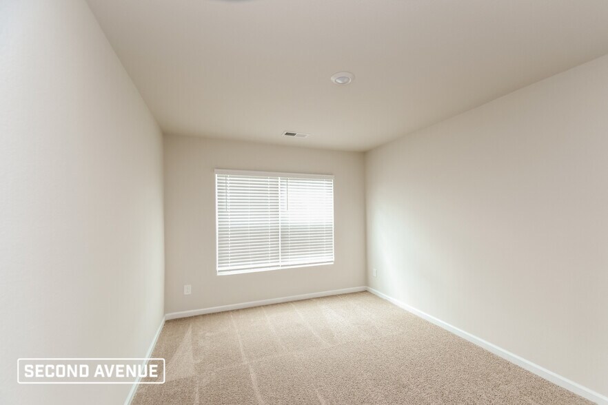 Building Photo - 632 Wild Tulip Ct