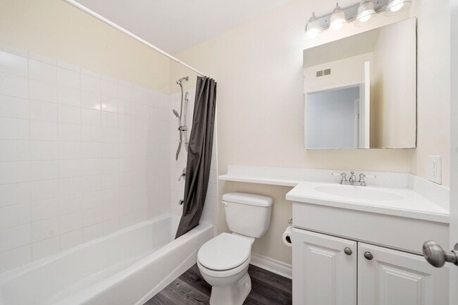Building Photo - Seawind Upper Unit with Vaulted Ceilings a...