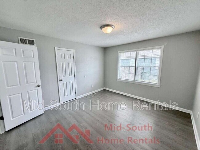 Building Photo - 83 Eastview Dr