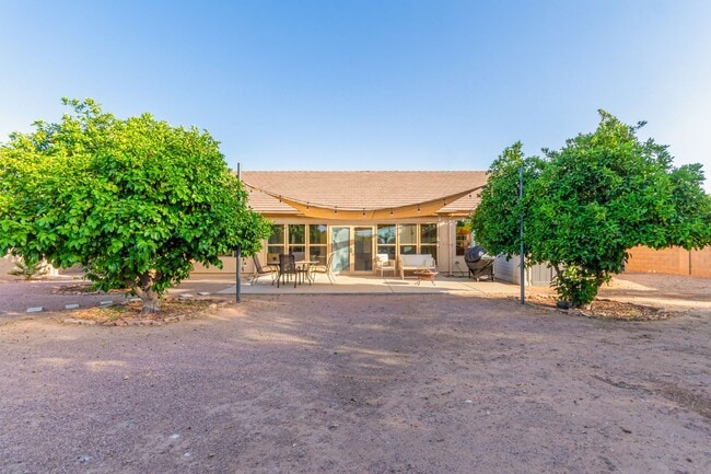 Building Photo - Spectacular 5 bdrm Home, OFFERS SOLAR ELECTRIC!