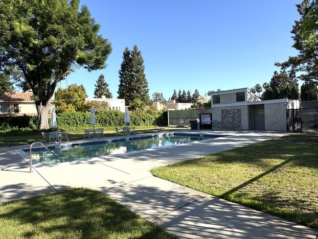 Building Photo - Charming Updated 2-Bedroom Home in Prime L...
