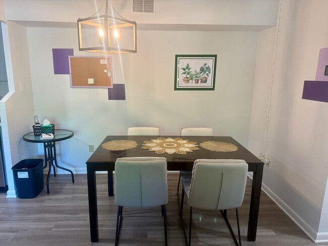 Building Photo - Fully Furnished Condo with community pool