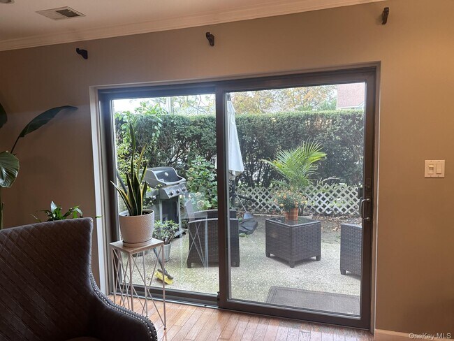 Building Photo - 200 Hilton Ave