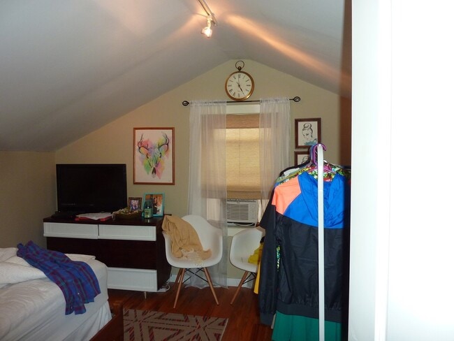 Building Photo - 5BR/2BA Off-Campus Housing Near UTK