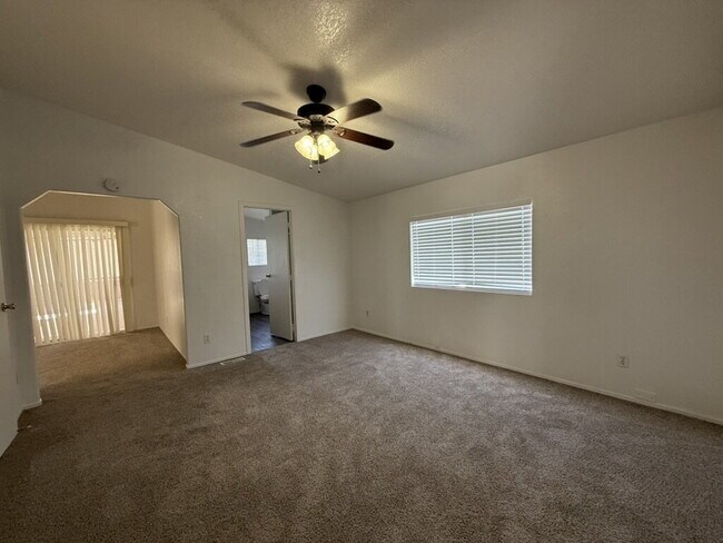 Building Photo - 3 bed 2 bath home with a large yard. BHCRE...
