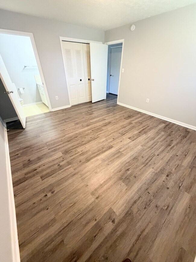 Building Photo - 919 Sandusky Dr