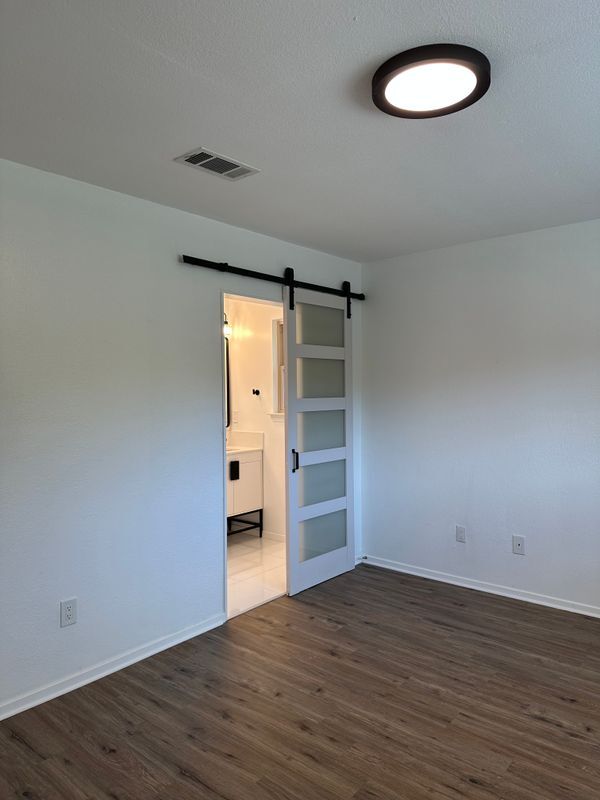 Building Photo - 7621 Scenic Brook Dr