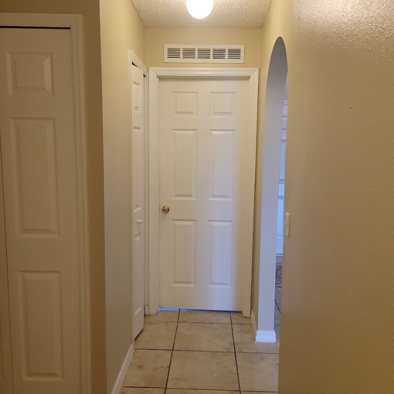 Building Photo - 935 Vanderbilt Dr