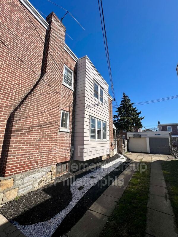 Building Photo - 25 W Parkway Ave