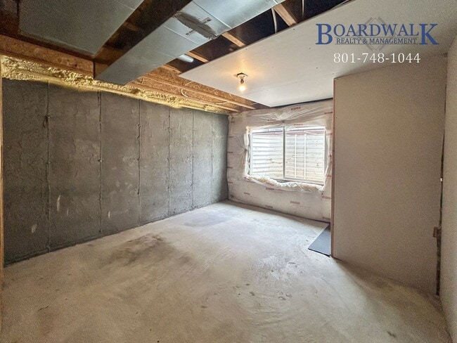 Building Photo - Spacious 3 bed in Quiet Community