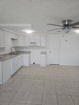 Building Photo - 9815 Hidden Ln