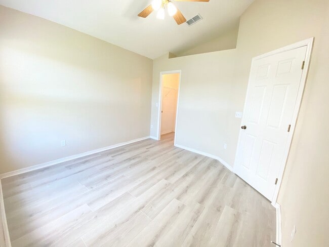 Building Photo - Beautiful Home with Water View in Waterfor...