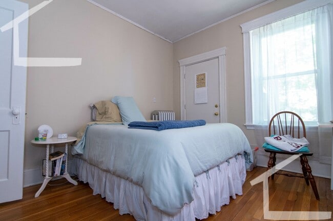 Building Photo - 9/1 Coolidge Corner 3BR with equal sized bedrooms, heat inc, sunroom!