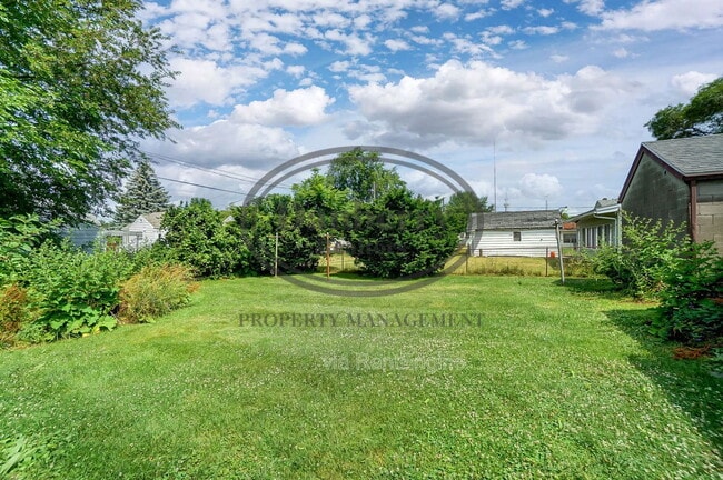 Building Photo - 347 Darrow Ave