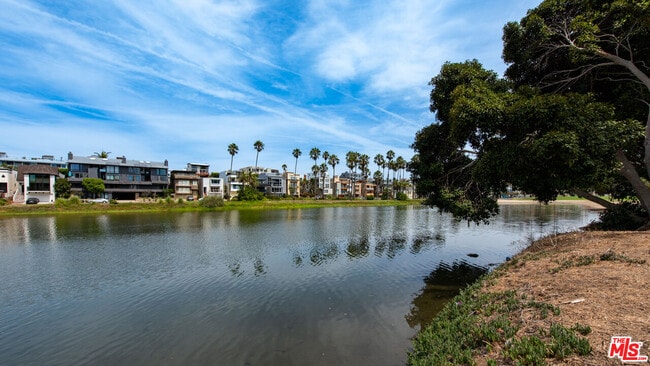 Building Photo - 6419 Ocean Front Walk