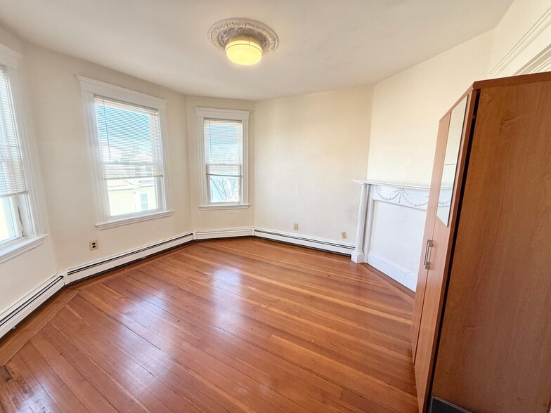 Building Photo - 144 Hillside St