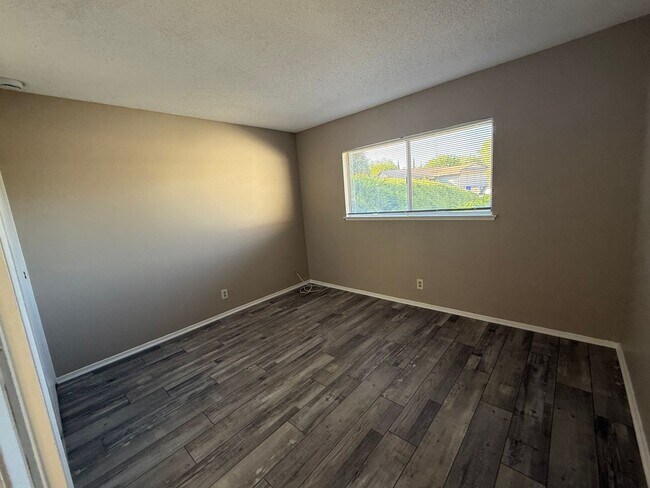 Building Photo - Victorville Green Tree Home- Refurbished 4 Bedrooms, 2 Bathrooms, New Paint,