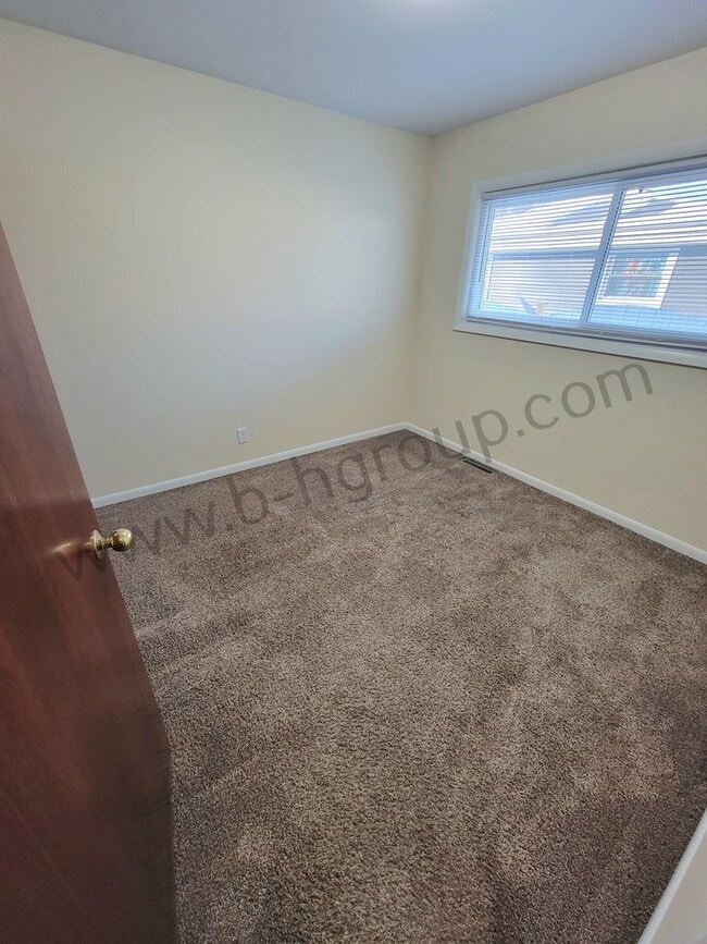 Building Photo - 4705 42nd Ave