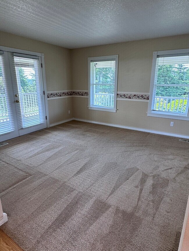 Building Photo - Gorgeous Home on 23 Acres Includes 22x32 S...