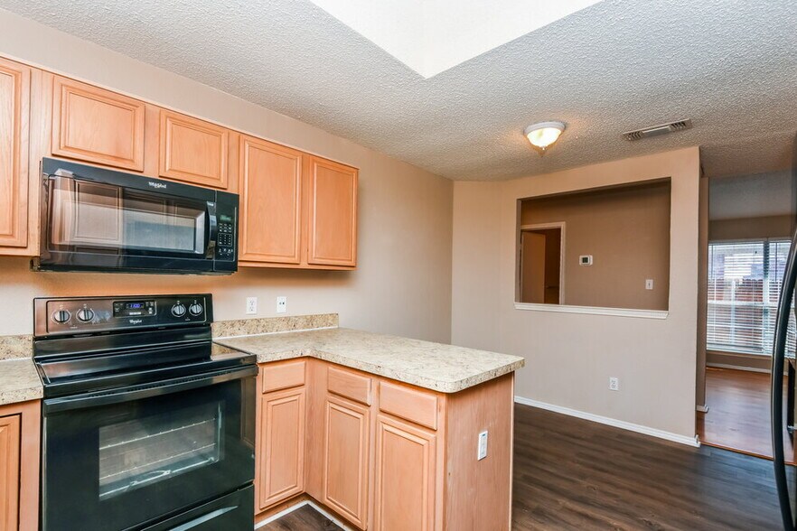 Building Photo - 10408 Morning Dew St