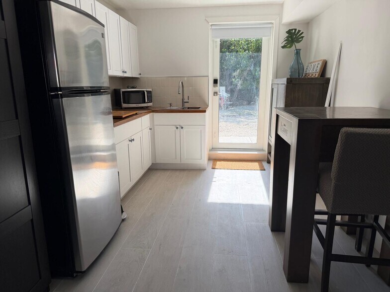 Building Photo - 14 Sunset Rd