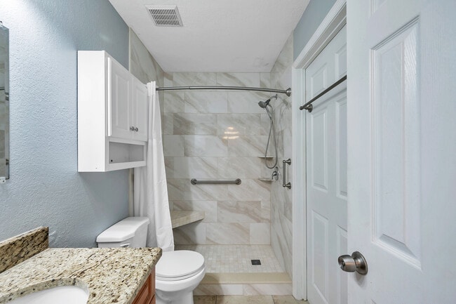 Building Photo - 455 Alt 19