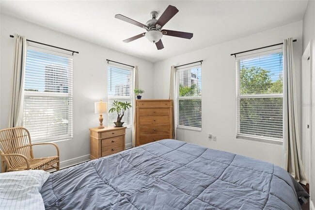 Building Photo - 205 5th Ave N