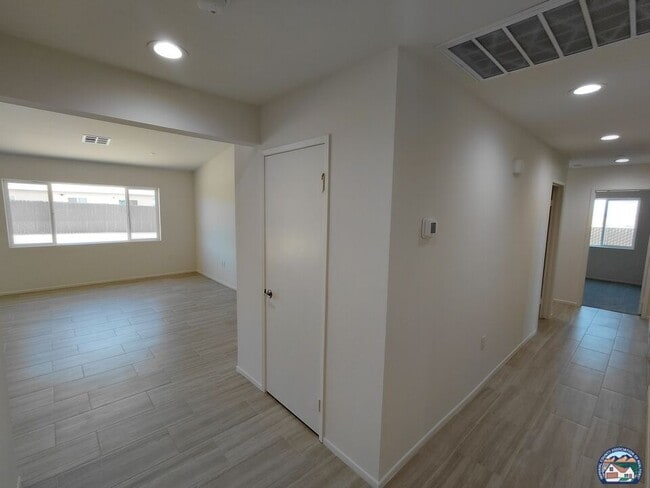Building Photo - 485 Palomino Ct