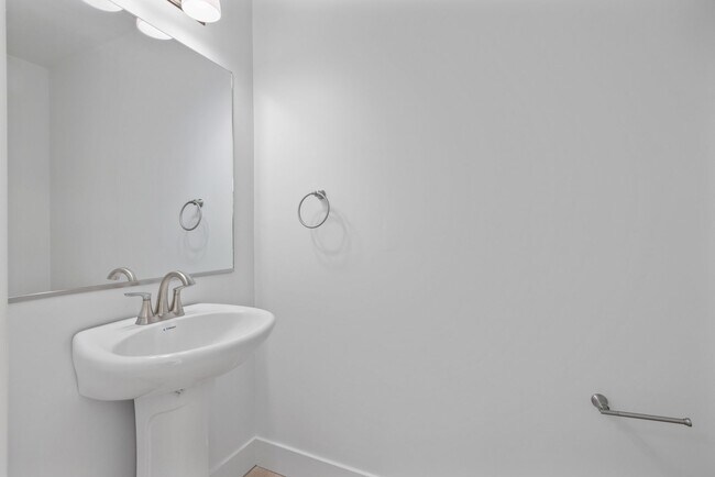 Building Photo - MODERN 3 BED 2.5 BATH HOMES IN ST ANTHONY