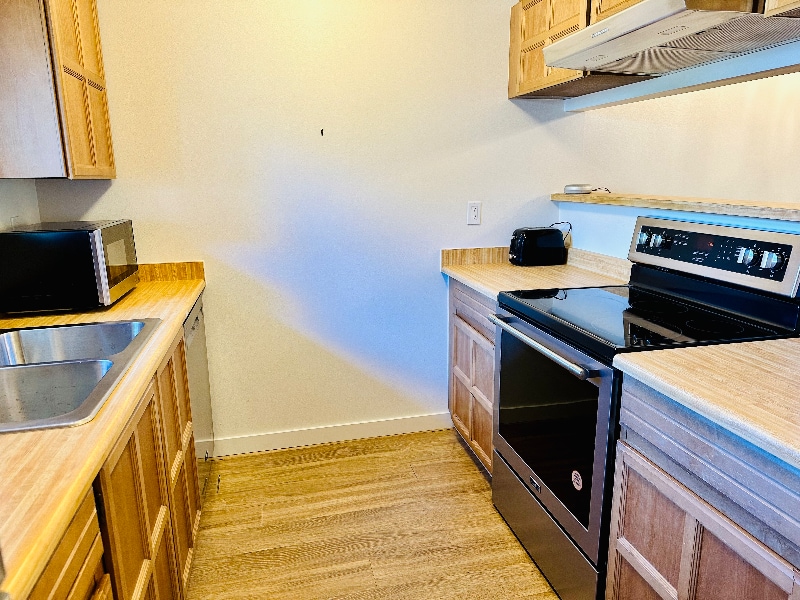 Building Photo - 22703 Lakeview Dr