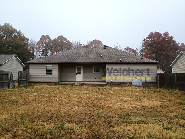 Building Photo - Comfortable 3BR/2BA with Garage & Fenced Backyard