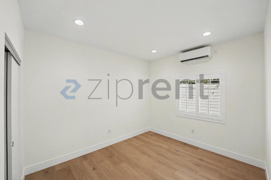 Building Photo - Unit A