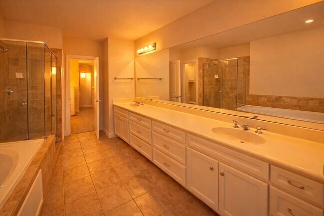 Building Photo - 2710 Hullsmith Dr