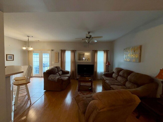 Building Photo - Wow! Check out this charming 3 bedroom 2.5 bathroom townhome in Newnan!