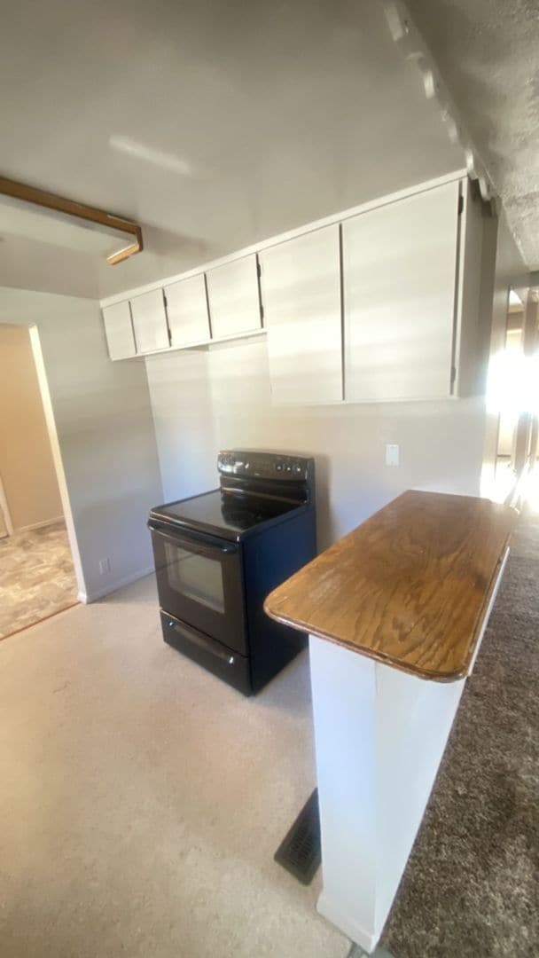 Building Photo - Cozy Home