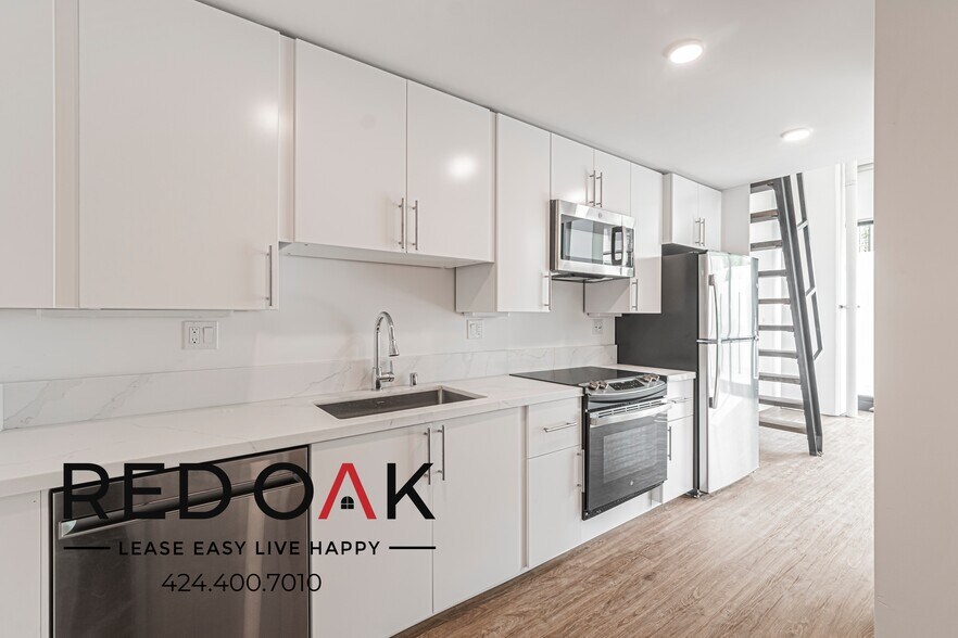 Building Photo - 1860 N Western Ave