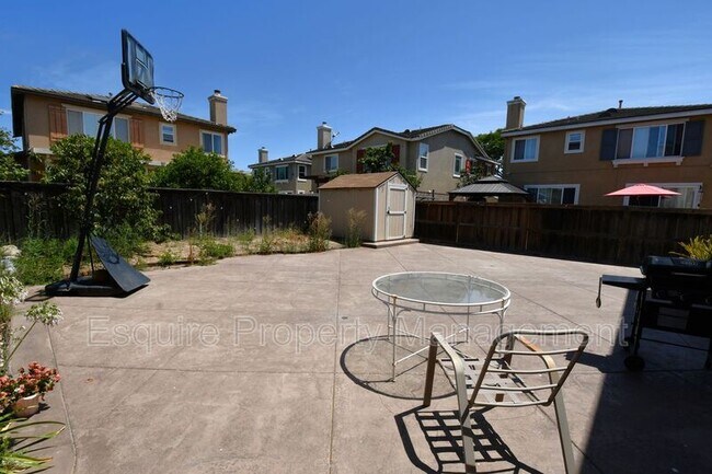 Building Photo - 371 Huerta St