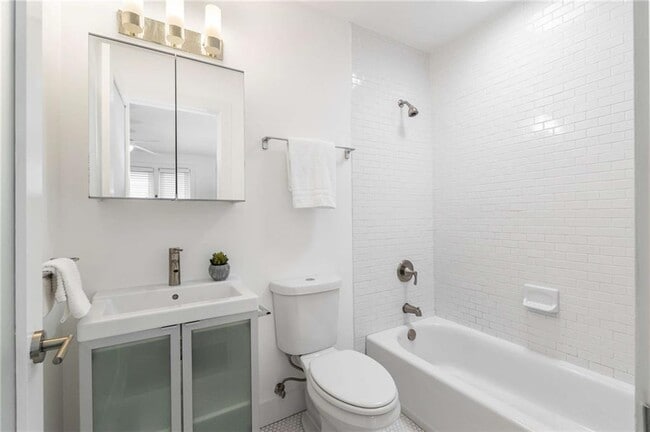 Building Photo - 830 Belgrade Ave NE