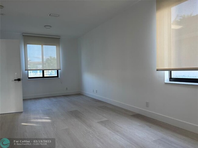 Building Photo - 2550 Jardin Terrace