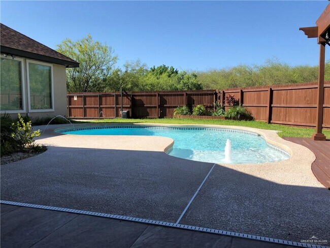 Building Photo - 25 Cornell Ave