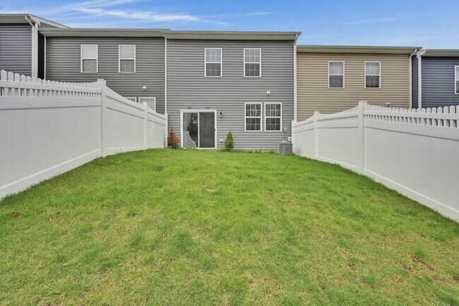 Building Photo - 130 Maple Run Dr