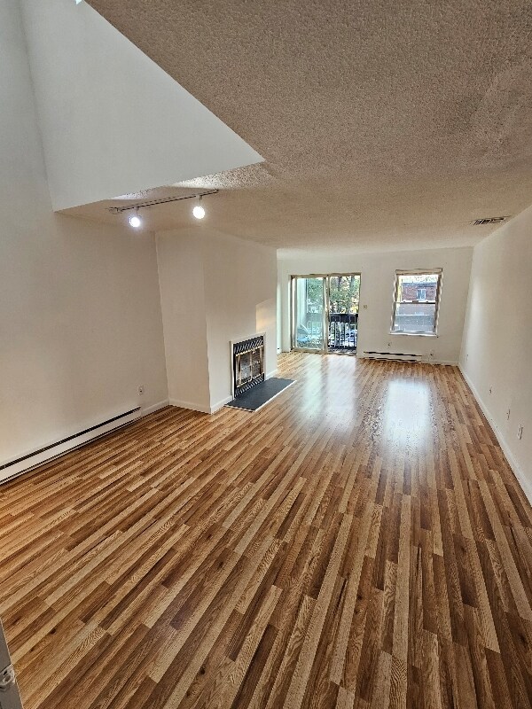 Building Photo - 136 Kane St