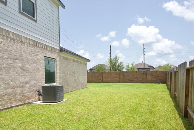 Building Photo - 3207 Tilley Dr