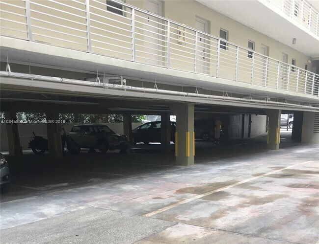 Building Photo - 1441 Lincoln Rd