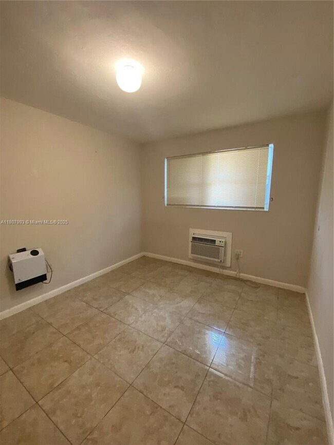Building Photo - 7551 Venetian St
